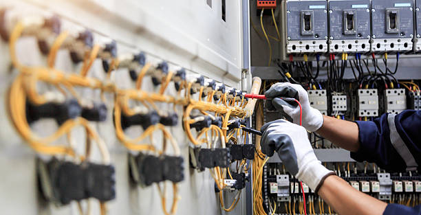 Professional Electrician technician working in Springhill, LA